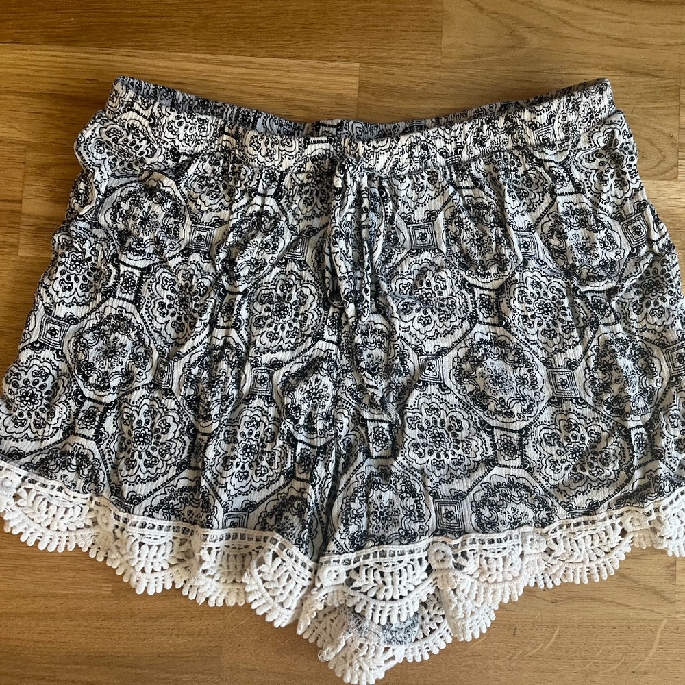 Printed Lace Trim Shorts